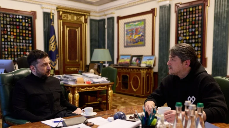 Зеленський веде переговори з потенційними суперниками на тлі вимог США про вибори — Bloomberg